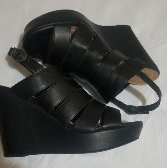 Torrid,12W Black strappy Wedges - Picture 3 of 3